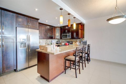 Condo in Sunny Isles Beach, Florida, 2 bedrooms  № 1862793 - photo 3