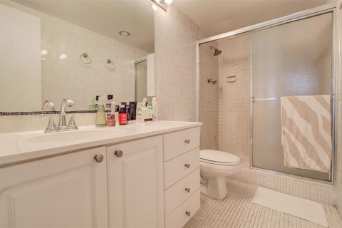 Condo in Sunny Isles Beach, Florida, 2 bedrooms  № 1862793 - photo 18