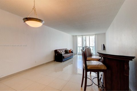 Condo in Sunny Isles Beach, Florida, 2 bedrooms  № 1862793 - photo 6