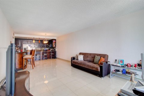 Condo in Sunny Isles Beach, Florida, 2 bedrooms  № 1862793 - photo 7
