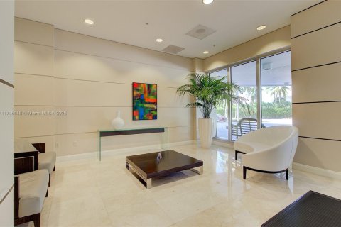 Condo in Sunny Isles Beach, Florida, 2 bedrooms  № 1862793 - photo 20