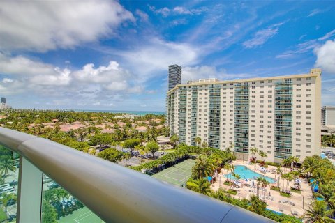 Condo in Sunny Isles Beach, Florida, 2 bedrooms  № 1862793 - photo 11