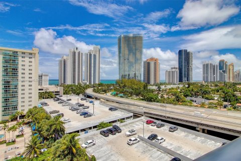 Condo in Sunny Isles Beach, Florida, 2 bedrooms  № 1862793 - photo 12