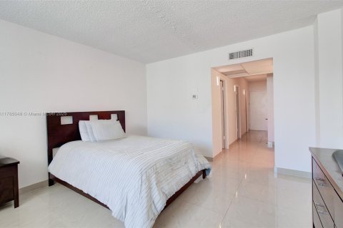 Condo in Sunny Isles Beach, Florida, 2 bedrooms  № 1862793 - photo 14
