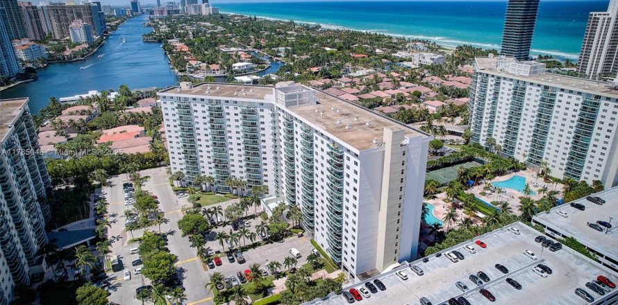 Condo in Sunny Isles Beach, Florida, 2 bedrooms  № 1862793