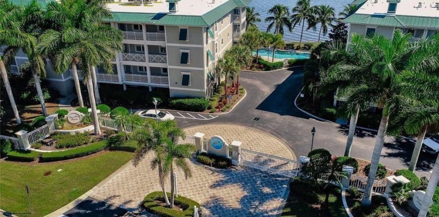 Condominio en Punta Gorda, Florida, 3 dormitorios № 1914419