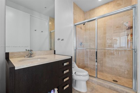 Condo in Sunny Isles Beach, Florida, 2 bedrooms  № 1790741 - photo 19