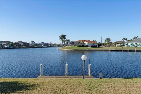 House in Punta Gorda, Florida 3 bedrooms, 161.65 sq.m. № 1535721 - photo 6