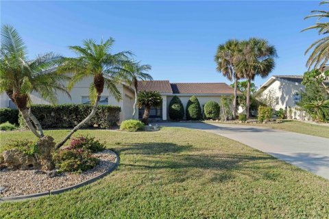 House in Punta Gorda, Florida 3 bedrooms, 161.65 sq.m. № 1535721 - photo 18