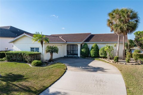 House in Punta Gorda, Florida 3 bedrooms, 161.65 sq.m. № 1535721 - photo 1