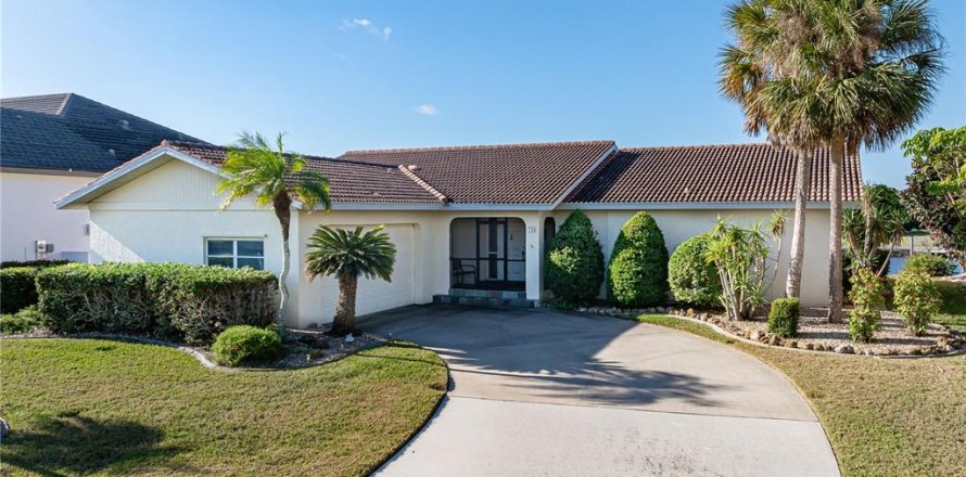 House in Punta Gorda, Florida 3 bedrooms, 161.65 sq.m. № 1535721