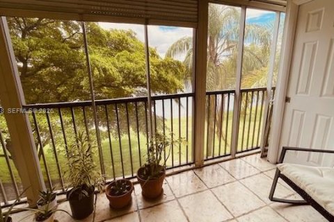 Condo in Pembroke Pines, Florida, 2 bedrooms № 2030798 - photo 24