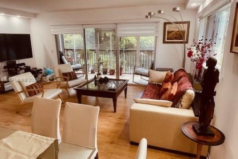 Condo in Pembroke Pines, Florida, 2 bedrooms № 2030798 - photo 6