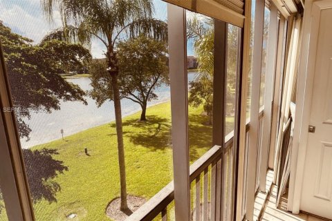 Condo in Pembroke Pines, Florida, 2 bedrooms № 2030798 - photo 26