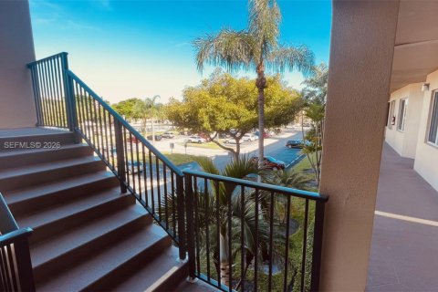 Condo in Pembroke Pines, Florida, 2 bedrooms № 2030798 - photo 29