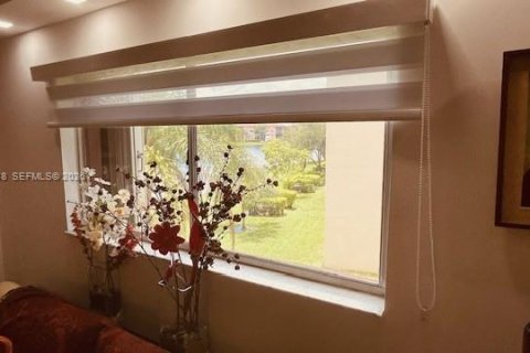 Condo in Pembroke Pines, Florida, 2 bedrooms № 2030798 - photo 8