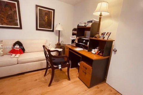 Condo in Pembroke Pines, Florida, 2 bedrooms № 2030798 - photo 21