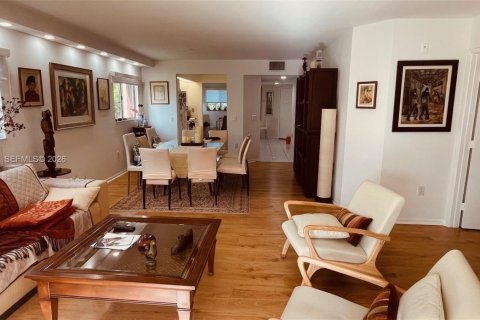 Condo in Pembroke Pines, Florida, 2 bedrooms № 2030798 - photo 27