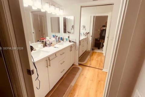 Condo in Pembroke Pines, Florida, 2 bedrooms № 2030798 - photo 14