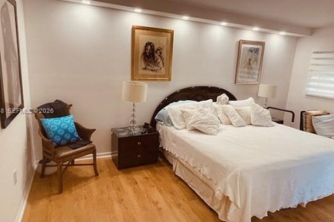 Condo in Pembroke Pines, Florida, 2 bedrooms № 2030798 - photo 10