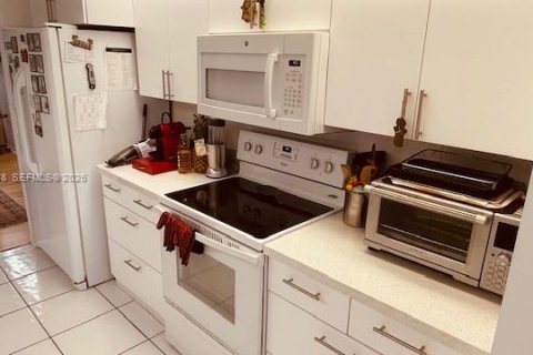 Condo in Pembroke Pines, Florida, 2 bedrooms № 2030798 - photo 4