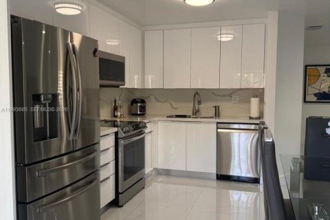 Снять в аренду таунхаус в Майами, Флорида 3 спальни, 154.87м2, № 2055657 - фото 7