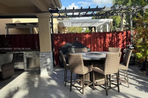 Снять в аренду таунхаус в Майами, Флорида 3 спальни, 154.87м2, № 2055657 - фото 26