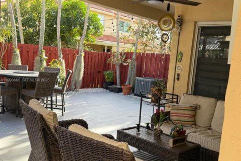 Снять в аренду таунхаус в Майами, Флорида 3 спальни, 154.87м2, № 2055657 - фото 23