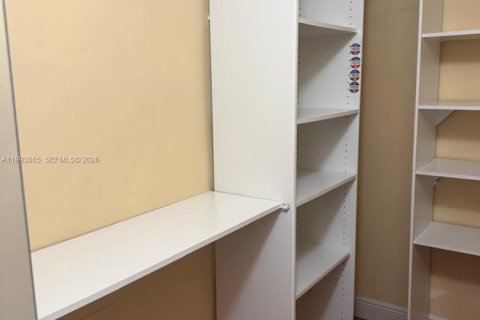 Снять в аренду таунхаус в Майами, Флорида 3 спальни, 154.87м2, № 2055657 - фото 21