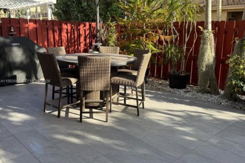 Снять в аренду таунхаус в Майами, Флорида 3 спальни, 154.87м2, № 2055657 - фото 24