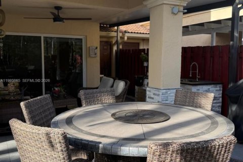 Снять в аренду таунхаус в Майами, Флорида 3 спальни, 154.87м2, № 2055657 - фото 25