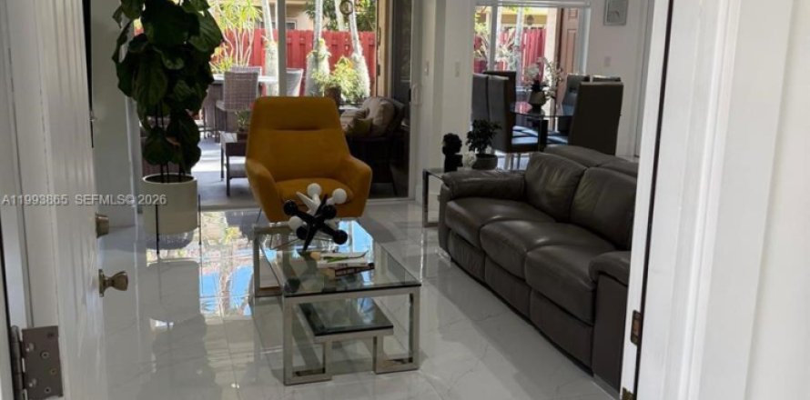 Таунхаус в Майами, Флорида 3 спальни, 154.87м2 № 2055657