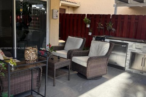Снять в аренду таунхаус в Майами, Флорида 3 спальни, 154.87м2, № 2055657 - фото 29