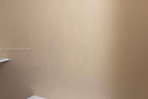 Снять в аренду таунхаус в Майами, Флорида 3 спальни, 154.87м2, № 2055657 - фото 18