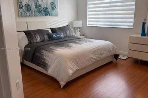 Снять в аренду таунхаус в Майами, Флорида 3 спальни, 154.87м2, № 2055657 - фото 22