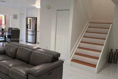 Снять в аренду таунхаус в Майами, Флорида 3 спальни, 154.87м2, № 2055657 - фото 6