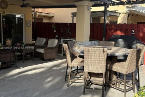 Снять в аренду таунхаус в Майами, Флорида 3 спальни, 154.87м2, № 2055657 - фото 30