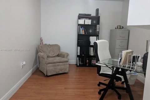 Снять в аренду таунхаус в Майами, Флорида 3 спальни, 154.87м2, № 2055657 - фото 11