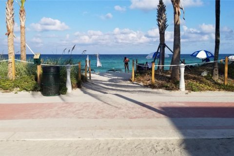 Appartement à louer à Miami Beach, Floride: 46.45 m2 № 1860042 - photo 15