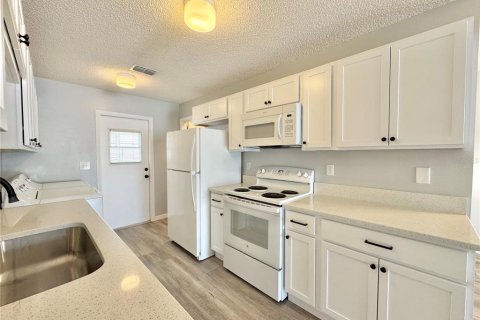 Condo in Winter Haven, Florida, 2 bedrooms  № 1636477 - photo 7