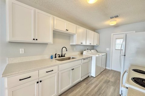Condo in Winter Haven, Florida, 2 bedrooms  № 1636477 - photo 6