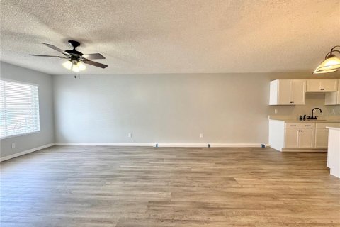 Condo in Winter Haven, Florida, 2 bedrooms  № 1636477 - photo 13