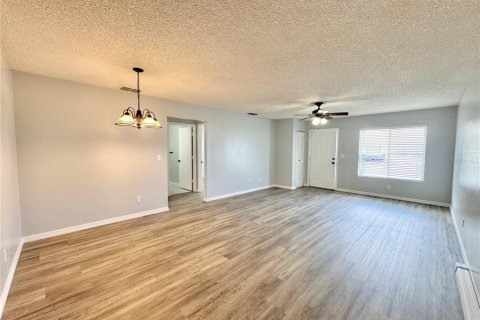 Condo in Winter Haven, Florida, 2 bedrooms  № 1636477 - photo 11