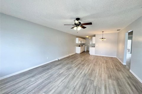 Condo in Winter Haven, Florida, 2 bedrooms  № 1636477 - photo 2