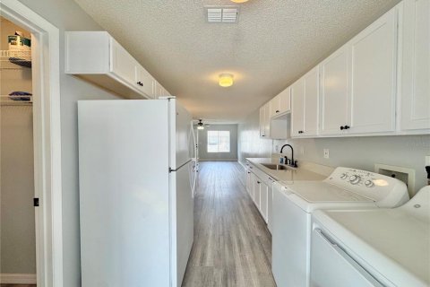 Condo in Winter Haven, Florida, 2 bedrooms  № 1636477 - photo 10