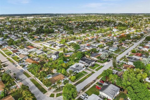 House in Homestead, Florida 3 bedrooms, 120.03 sq.m. № 1791095 - photo 29