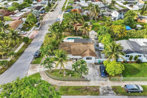 House in Homestead, Florida 3 bedrooms, 120.03 sq.m. № 1791095 - photo 28