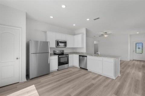 House in Lake Alfred, Florida 3 bedrooms, 114.36 sq.m. № 2122075 - photo 4
