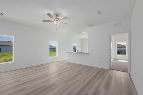 House in Lake Alfred, Florida 3 bedrooms, 114.36 sq.m. № 2122075 - photo 9