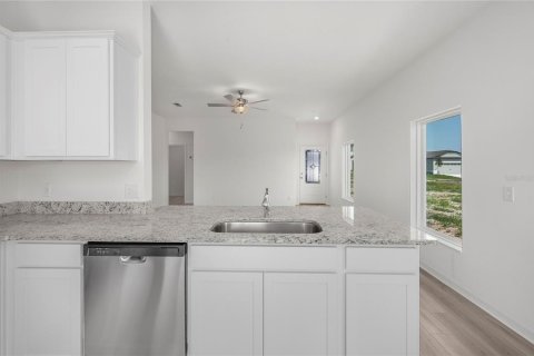 House in Lake Alfred, Florida 3 bedrooms, 114.36 sq.m. № 2122075 - photo 7